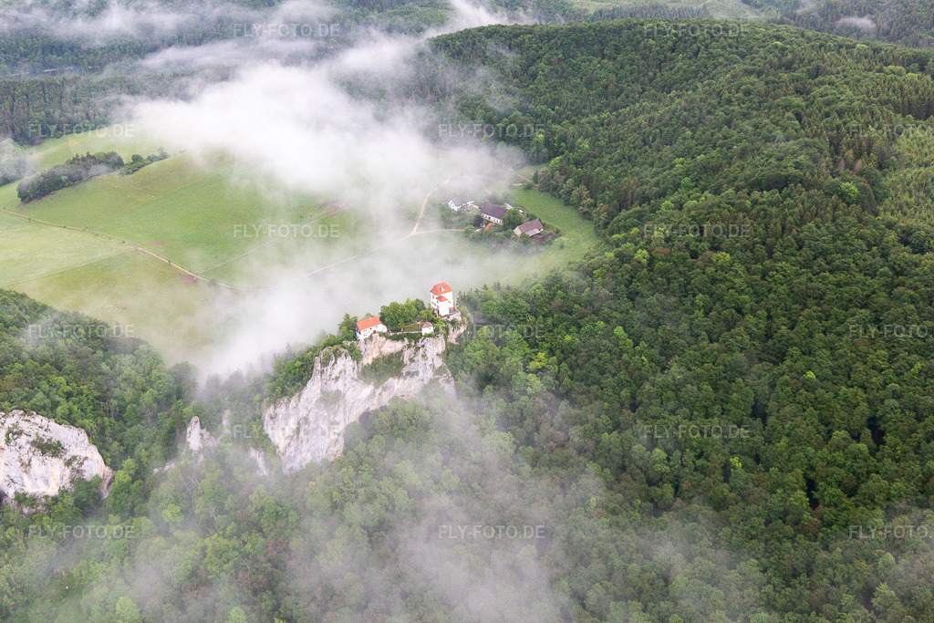 Luftbild: Schloss Bronnen in Fridingen an der Donau im Bundesland Baden-Württemberg in Deutschland. Foto: IMG_115060.jpg vom 10.06.2019 durch Werner Riehm/FLY-FOTO.de