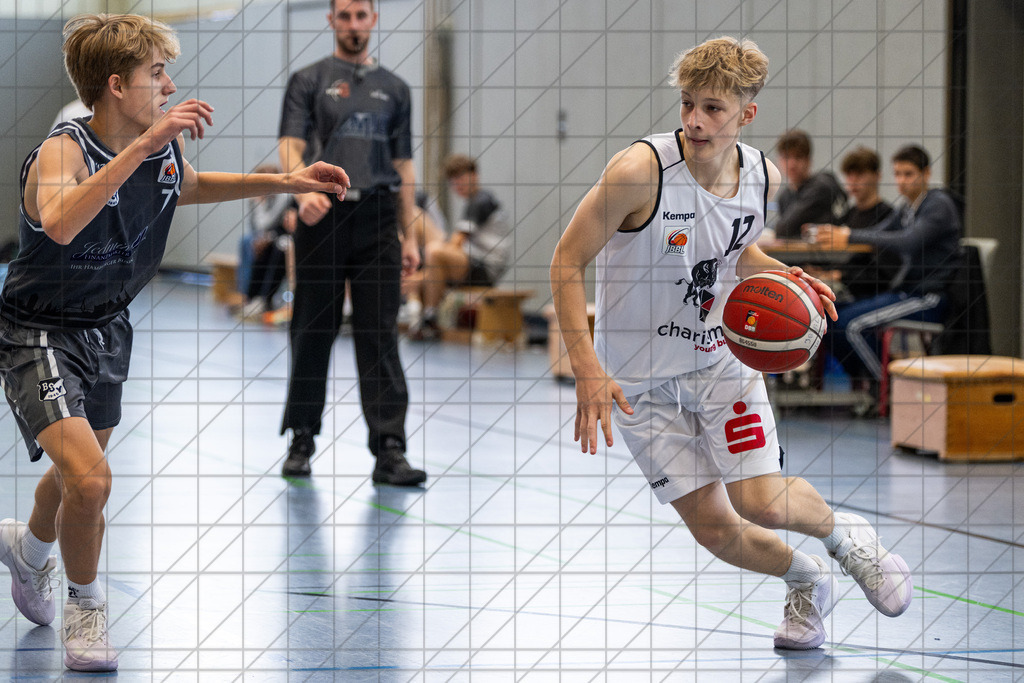 JJBBL 24/25 | 06.10.2024 | Charisma Young Bulls vs. Bramfeld  | JJBBL 24/25 | 06.10.2024 | Charisma Young Bulls vs. Bramfeld | Testspiel - - - - - CREDIT, www.bullenfotos.de, Martin König, Hörner Weg 40, D-49078 Osnabrück, +4917663732967, Nutzung und Weitergabe nur zu den vereinbarten Zwecken. Presseanfragen an Urheber. Alle Rechte beim Urheber. - - - - - - Realisiert mit Pictrs.com