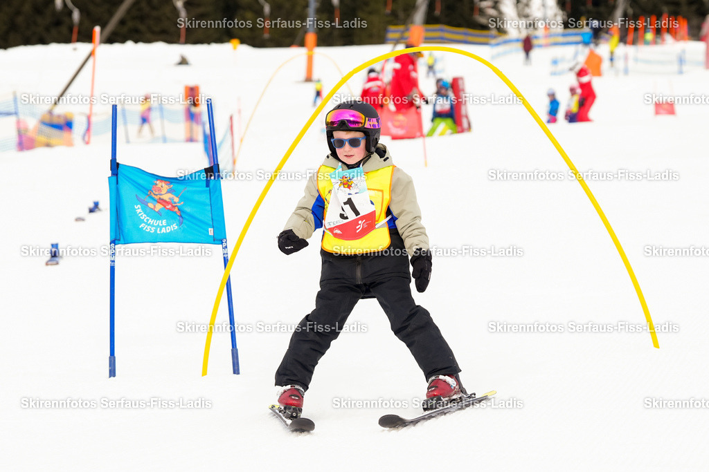 SRF_02.01.2026_0022 | Skirennfotos,Serfaus,Fiss,Ladis,Kinderskirennen,Winter,Tirol,Oberland,skirace,SFL,feelfree,weil wir's genießen,ski,Ski,skifahren,Sonnenplateau, - Realisiert mit Pictrs.com