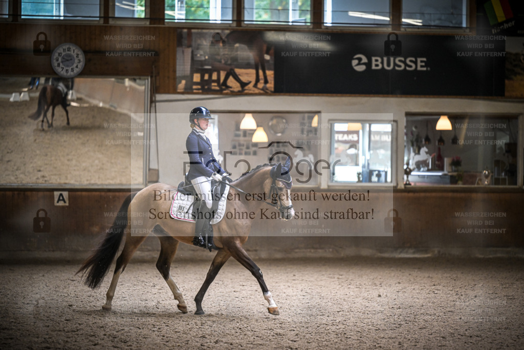 DOS_1597 | Entdecke hochwertige Reitturnierfotos von Foto Oger. Professionell, emotional und authentisch – jetzt Lieblingsmomente im Shop bestellen. - Realisiert mit Pictrs.com