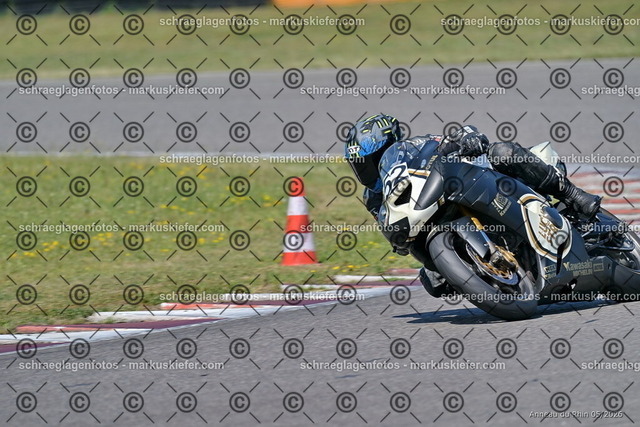 26BT01-1593 | 052 - Realisiert mit Pictrs.com