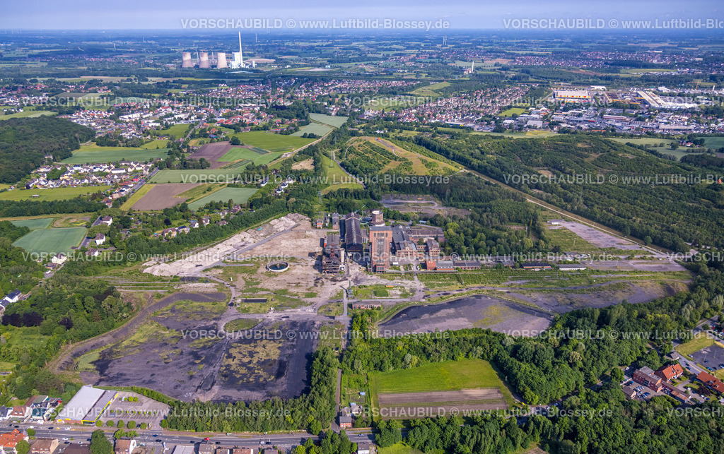 Hamm220501252 | Luftbild, Hammerkopfturm im Bergwerk Ost Zeche Heinrich Robert, CreativRevier in Wiescherhöfen, Kissinger Höhe 2 / Halde Humbert und im Hintergrund das RWE Power AG Kraftwerk Gersteinwerk, Herringen, Hamm, Ruhrgebiet, Nordrhein-Westfalen, Deutschland