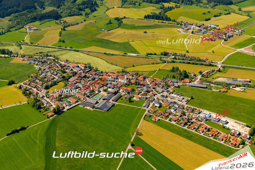 Das Luftbild zeigt :  Ruderatshofen - Die Luftaufnahme wurde 2024 vom UL-Flugzeug aus erstellt ( keine Drohne ) - Hochauflösende Luftaufnahme - Für grossformatige Ausdrucke geeignet. Die Geschenkidee !Mit Lizenz und Bildrechte bestellbar