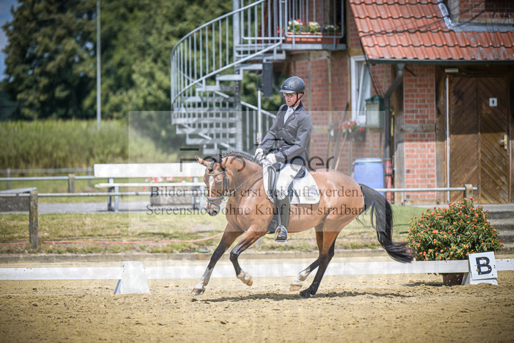 DOS_2906 | Entdecke hochwertige Reitturnierfotos von Foto Oger. Professionell, emotional und authentisch – jetzt Lieblingsmomente im Shop bestellen.Deutschlandweite Turnierfotografie. - Realisiert mit Pictrs.com