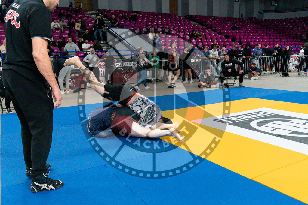 20250517PBB3004 | Athletes compete during the first day of the ADCC Amateur World Championship on May 15, 2025 in Warsaw, Poland. © Chiara Dazi / photoblackbelt
