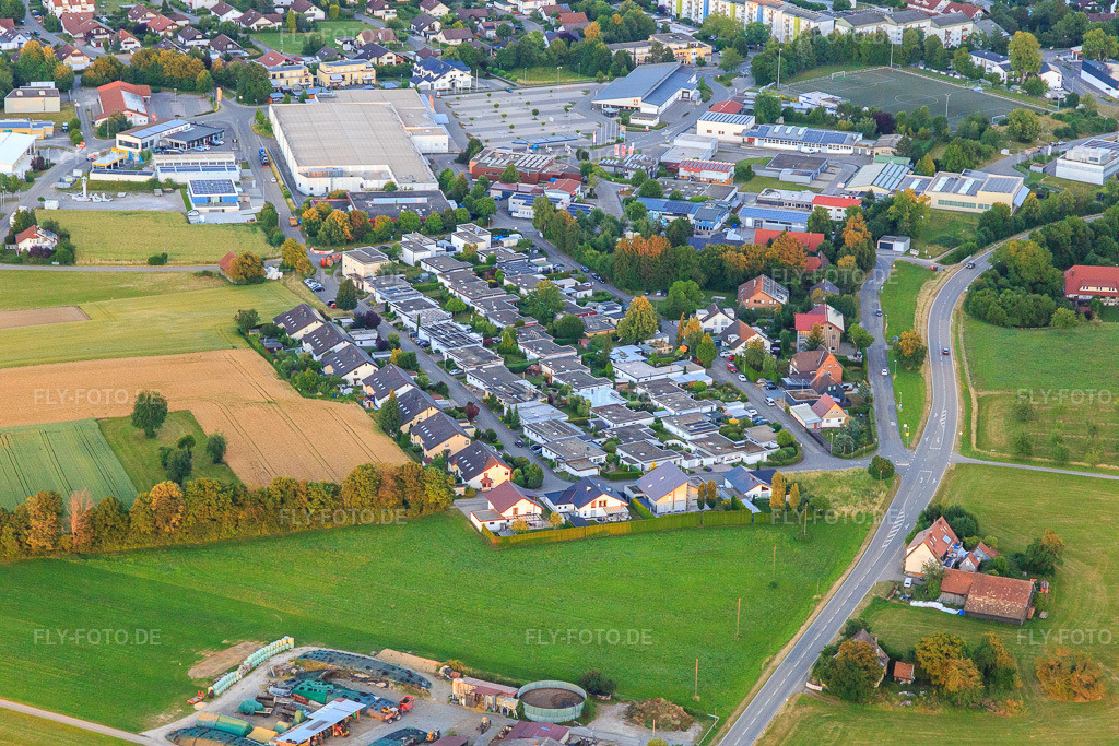 Luftbild: Im Strüten, Lerchenweg im Ortsteil Lindenhof in Oberndorf im Bundesland Baden-Württemberg in Deutschland. Foto: IMG_149122.jpg vom 28.06.2025 durch Werner Riehm/FLY-FOTO.de