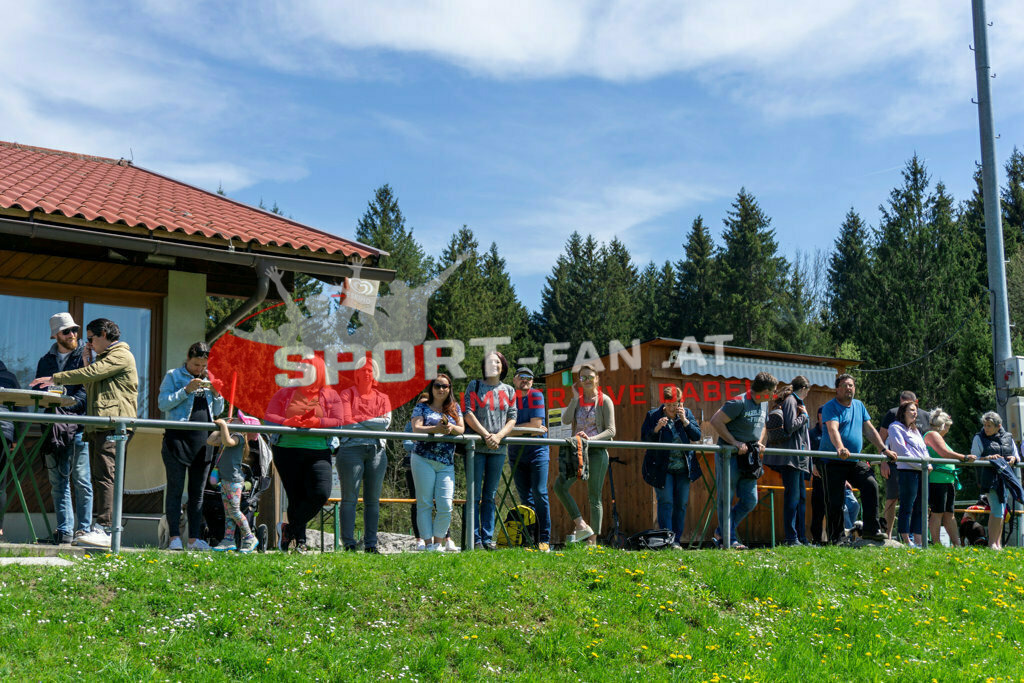 Portugal  U15 -Czech Republic U15 | Fans ; Portugal  U15 -Czech Republic U15 am 29.04.2022 in Arnoldstein
(Sportplatz), AUSTRIA, (Photo by Ernst Krawagner sport-fan.at) - Realisiert mit Pictrs.com
