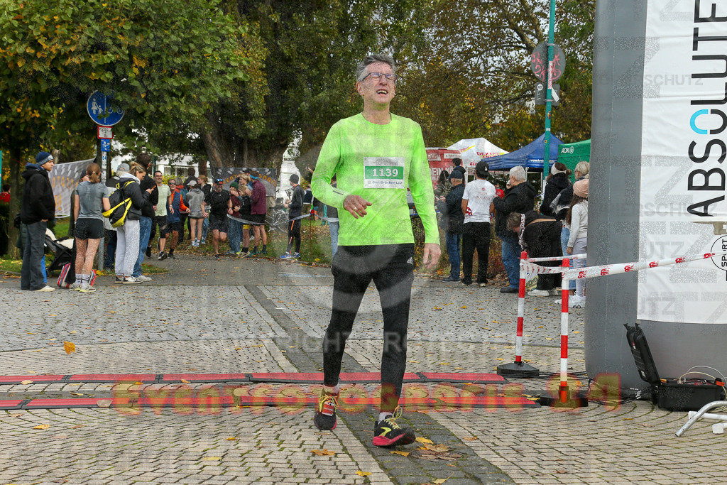 241020_1109_EX1_1252 | Sportfotografie im Rhein-Sieg Kreis, Köln, Bonn, NRW, Rheinland Pfalz, Hessen, etc. Unser Tätigkeitsfeld umfasst den Laufsport vom Volkslauf über den Marathon, Duathlon, Triathon bis zum Ultralauf wie Kölnpfad Ultra oder Schindertrail.