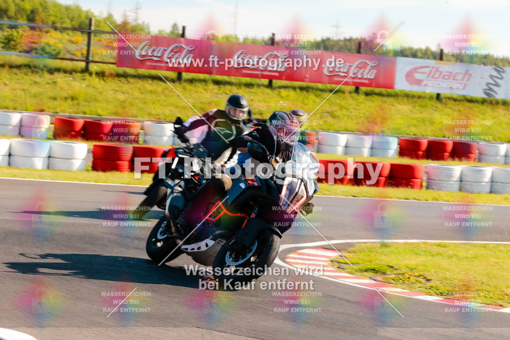Moto-TeamOBK-21073 | Hier findet Ihr Bilder von Touristenfahrten auf der Nürburgring Nordschleife oder von anderen Veranstaltungen die ich besucht habe. Viel Spass beim Durch Schauen 