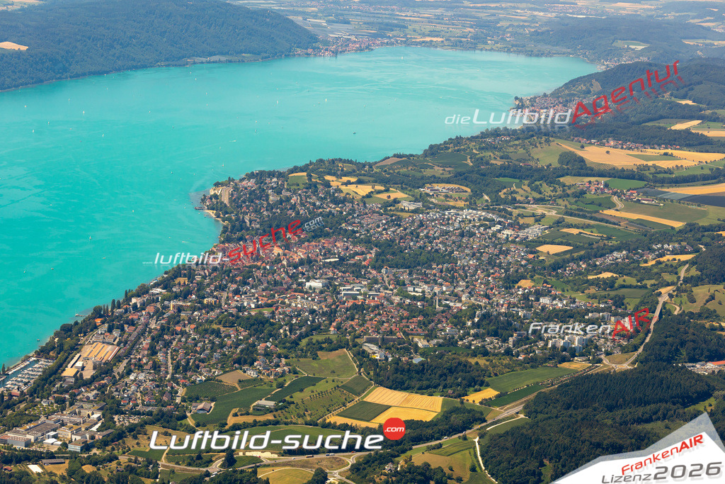 Aktuelles Luftbild von  Überlingen - Die Luftaufnahme wurde 2022 mittels UL-Flugzeug erstellt ( keine Drohne ) - hochauflösende Kamera-Systeme von  Canon -Beste Qualität - Für grossformatige Ausdrucke geeignet. Die Geschenkidee !