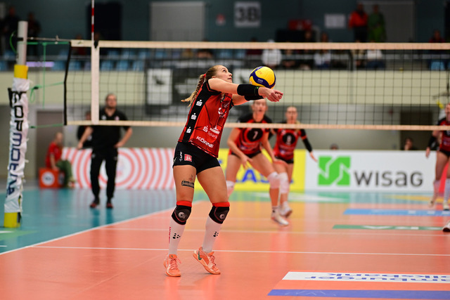 Volleyball I Frauen I Saison 2025-2026 I Bundesliga I 5. Spieltag I ETV Hamburger Volksbank Volleys - Dresdner SC I 07101 | Patricia Nestler (1, Dresdner SC) - Realisiert mit Pictrs.com