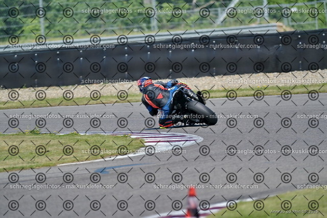 26BT01-1669 | markuskiefer.com - Realisiert mit Pictrs.com