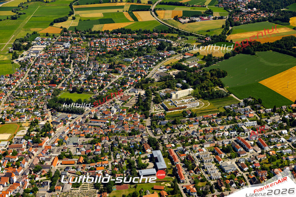 Die Luftaufnahme Oberbernbach - Aichach wurde 2022 vom Flugzeug aus (keine Drohne) erstellt. Hohe Auflösung -für große Poster und Wandbilder geeignet - Garantiert!