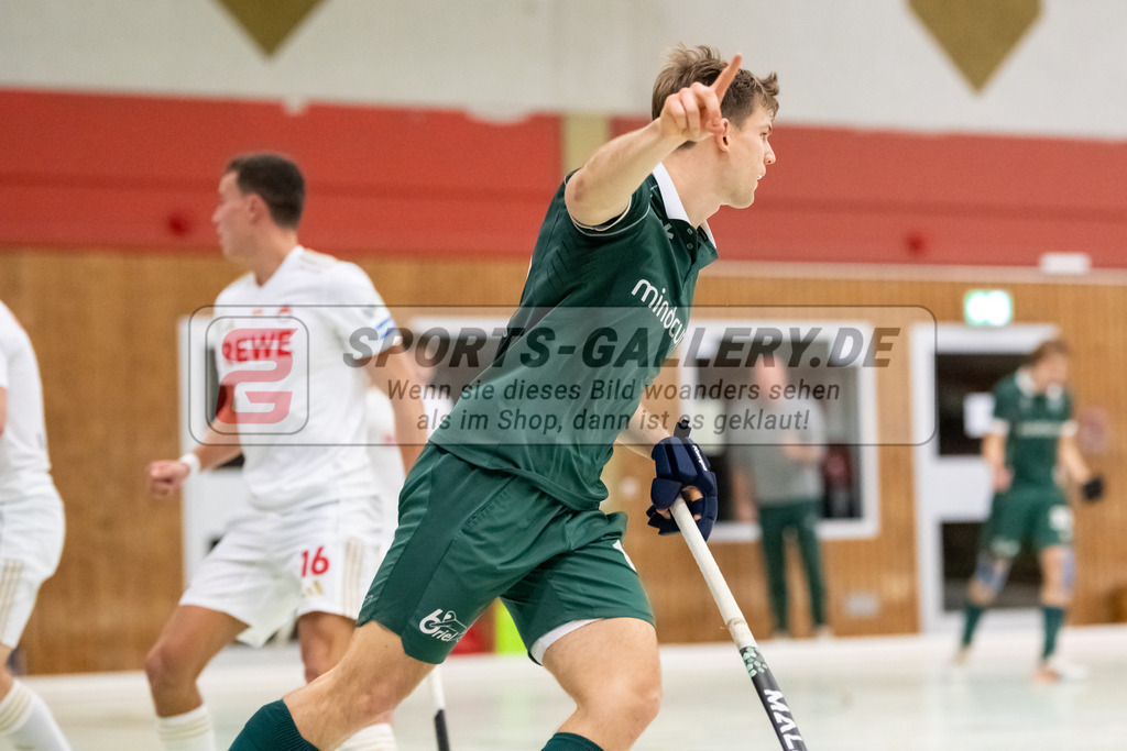SFE_20240113_0075 | Mülheim, Deutschland, 13.01.2024: Henrik Mertgens (Uhlenhorst Mülheim) in Aktion waehrend des Spiels der Halle 1. Bundesliga Herren zwischen Uhlenhorst Mülheim vs Rot-Weiss Köln im Sporthalle Lehnerstr. (HTCU) am 13.01.2024 in Mülheim, Deutschland. (Foto von Stephan Fehrmann)

Mülheim, Germany, 13.01.2024: Henrik Mertgens (Uhlenhorst Mülheim) in action during the game of Halle 1. Bundesliga Herren between Uhlenhorst Mülheim vs Rot-Weiss Köln in Sporthalle Lehnerstr. (HTCU) at 13.01.2024 in Mülheim, Deutschland. (Foto von Stephan Fehrmann)