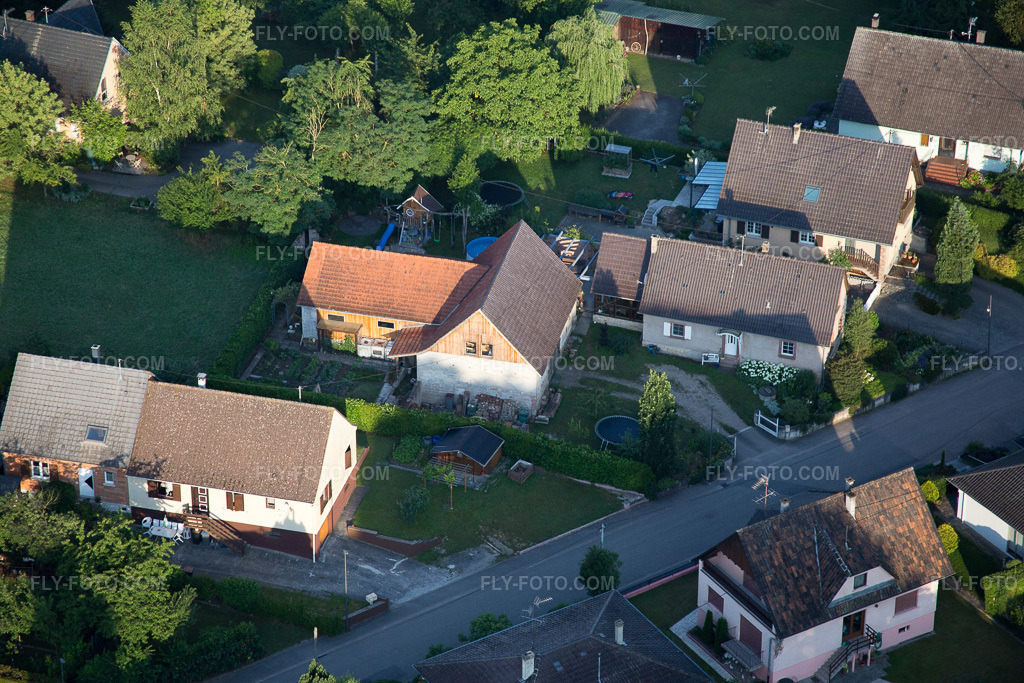 Aerial view: View of the town in Scheibenhard in the state Bas-Rhin, France.Photo: IMG_082889.jpg taken on 06/26/2015 by Werner Riehm/FLY-FOTO.comResolution of the original: 5472 x 3648 px