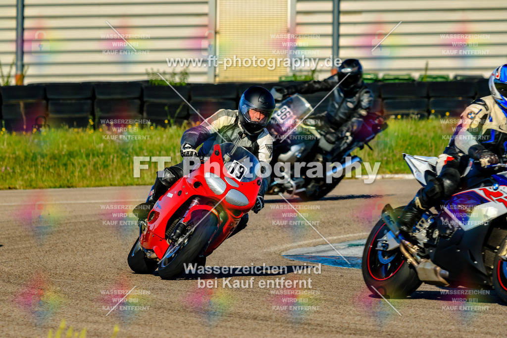 019-1324 | Hier findet Ihr Bilder von Touristenfahrten auf der Nürburgring Nordschleife oder von anderen Veranstaltungen die ich besucht habe. Viel Spass beim Durch Schauen 