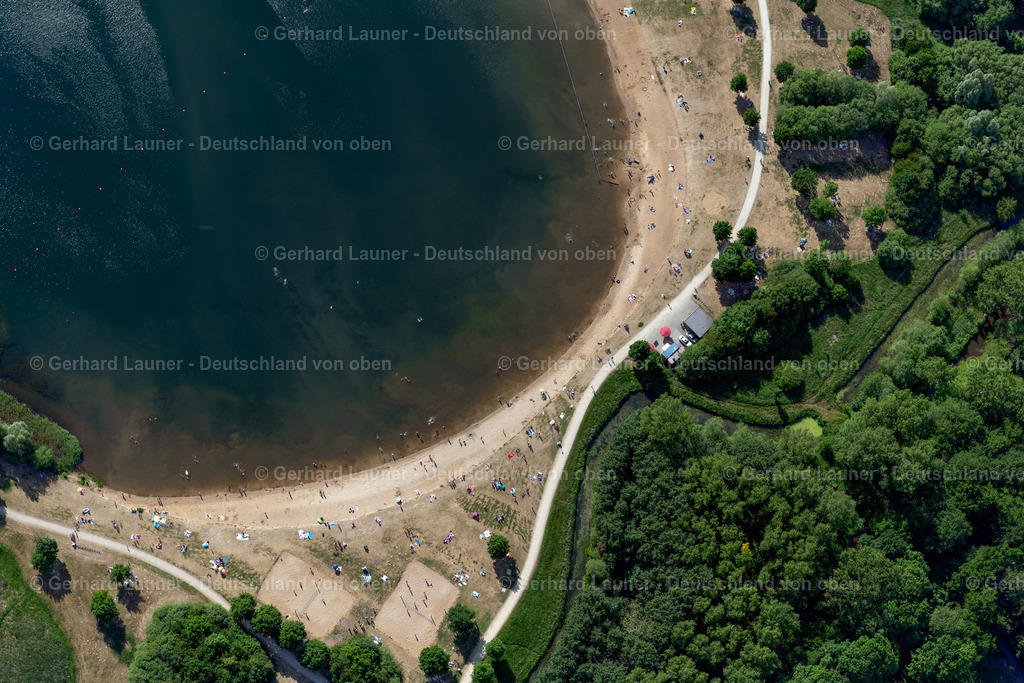 4030163 | BREMEN 01.06.2020 Uferbereiche am Sandstrand des Freibades " Sportparksee Grambke " im Ortsteil Burg-Grambke in Bremen, Deutschland. // Sandy beach areas on the " Sportparksee Grambke " in the district Burg-Grambke in Bremen, Germany. Foto: Gerhard Launer