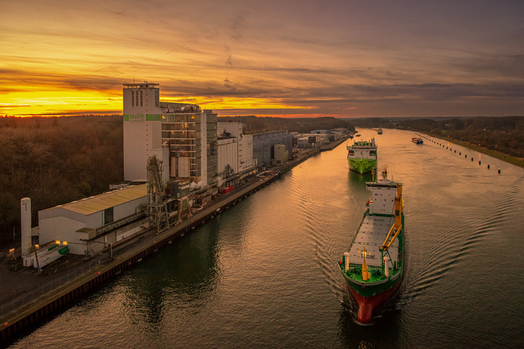 CCM_9394 | Entdecken Sie hochwertigen Fotodruck auf Leinwand, Acrylglas, Alu-Dibond und weiteren Materialien bei Fotodruck Online. Gestalten Sie individuelle Wandbilder in bester Qualität – ideal für besondere Erinnerungen und stilvolle Dekorationen. 