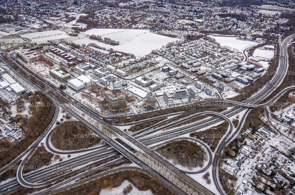 Dortmund221201752 | Luftbild, Winterliche schneebedeckte Stadtkrone-Ost Baustelle und Neubau, Neubau Direktion Continentale, Adesso Neubau, ADAC Geschäftsstelle, Kreuz Westfalendamm B1 und B236, schneebedeckte Wohnsiedlung Europaplatz Lissaboner Allee Londoner Bogen, Westfalendamm, Dortmund, Ruhrgebiet, Nordrhein-Westfalen, Deutschland