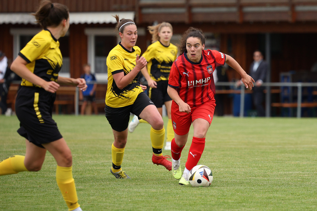 Fußball I FRAUEN I Saison 2025-2026 I Freundschaftsspiel I SGM Ebnat-Waldhausen - 1FC Heidenheim 1846 2 I_250823_1913 | Fotopresso – Sportfotografie in Heidenheim & Umgebung. Professionelle Sportfotografie für unvergessliche Momente. Dynamische Action-Shots, emotionale Szenen & hochwertige Bilder. - Realisiert mit Pictrs.com