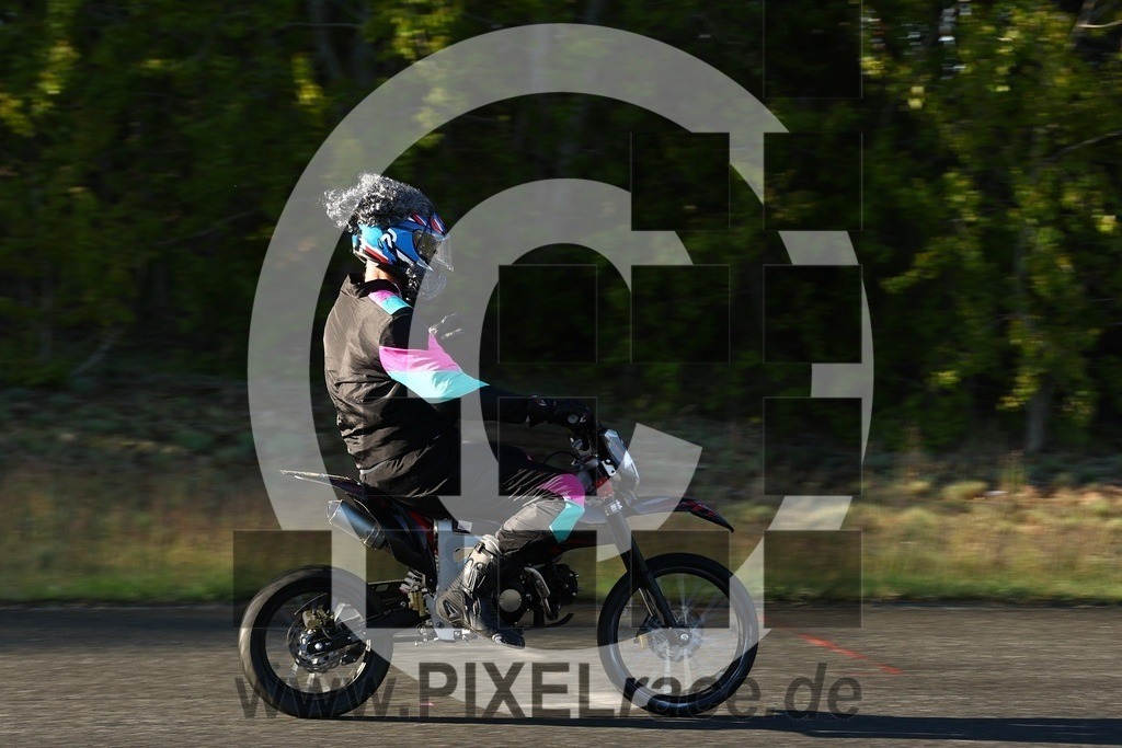 mopedrennen-20260514_12148 | Schöne Erinnerungen an spannende Momente - das festzuhalten ist unser Job. PIXELrace.de ist seit 2003 auf den Rennstrecken Europas unterwegs um die Action draußen beim Fahren und die wunderbare Stimmung imm Fahrerlager für euch einzufangen.