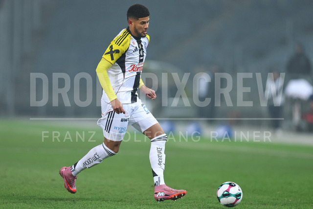 Austrian Bundesliga: Grazer AK 1902 vs LASK | GRAZ, AUSTRIA, 13.DEC.25 - SOCCER - ADMIRAL Bundesliga, Grazer AK 1902 vs LASK. The image shows Andres Andrade (Lask).