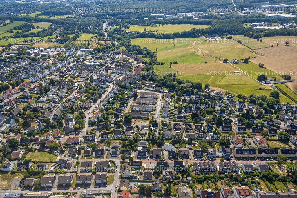 Sprockhoevel220808237 | Luftbild, Ortsansicht Haßlinghausen, Mehrfamilien Reihenhäuser, Sprockhövel, Ruhrgebiet, Nordrhein-Westfalen, Deutschland
