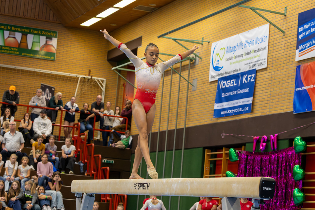 Deutsche Turnliga DTL (Bundesliga) der Frauen, 3. Wettkampftag 2025 in Ketsch***Maha Feniuk (MTV Stuttgart) am Schwebebalken | Deutsche Turnliga DTL (Bundesliga) der Frauen, 3. Wettkampftag 2025 in Ketsch***Maha Feniuk (MTV Stuttgart) am Schwebebalken - Realisiert mit Pictrs.com