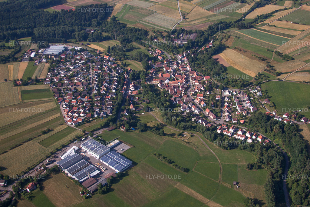 Luftbild: Dorf - Ansicht am Rande von landwirtschaftlichen Feldern und Nutzflächen hinter Fa. Krannich Solar GmbH & Co. KG im Ortsteil Hausen der Stadt im Ortsteil Hausen an der Würm in Weil im Bundesland Baden-Württemberg in Deutschland. Foto: IMG_70024.jpg vom 06.07.2014 durch Werner Riehm/FLY-FOTO.de
