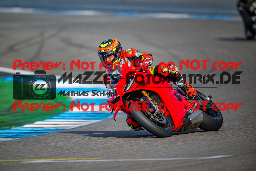 MaZZes_Fotomatrix_20260406_6007705_7763 | ROT