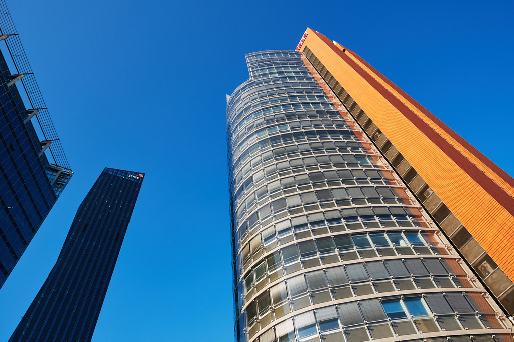 Blick auf den DC und Andromeda Tower | Wien, Austria - October 20, 2020: Wiener Wohnen; Blick auf den DC und Andromeda Tower, - Realisiert mit Pictrs.com