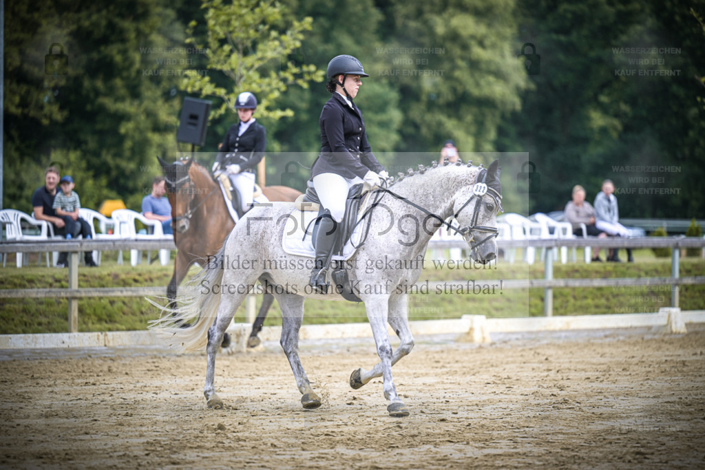 DOS_1223 | Entdecke hochwertige Reitturnierfotos von Foto Oger. Professionell, emotional und authentisch – jetzt Lieblingsmomente im Shop bestellen. - Realisiert mit Pictrs.com