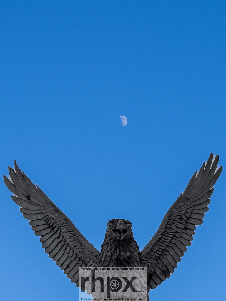 Halbmond | Stimmungsvolle Fotokunst aus Luzern. Erlebe den Pilatus, den See und die Stadt Luzern in exklusiven Aufnahmen in der Fotogalerie & Shop. - Realisiert mit Pictrs.com