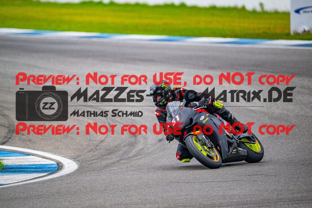 MaZZes_FotoMatrix_240701_6007705_3699 | WEISS