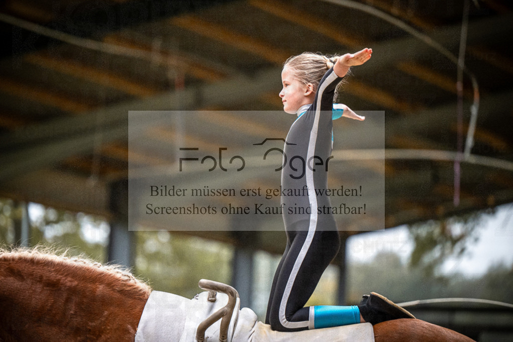 DOS_0083 | Entdecke hochwertige Reitturnierfotos von Foto Oger. Professionell, emotional und authentisch – jetzt Lieblingsmomente im Shop bestellen.Deutschlandweite Turnierfotografie. - Realized with Pictrs.com