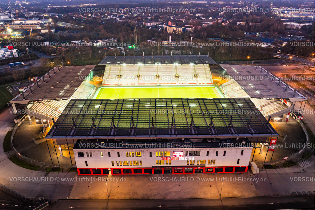 Essen241260197RWE-StadionAnDerHaffenstrasse | Luftbild, Fußballstadion an der Hafenstraße des Clubs Rot-Weiss Essen,3. Bundesliga , Essen-Borbeck, Tribünen, ,Essen, Ruhrgebiet, Nordrhein-Westfalen, Deutschland Copyright: Blossey Mantler