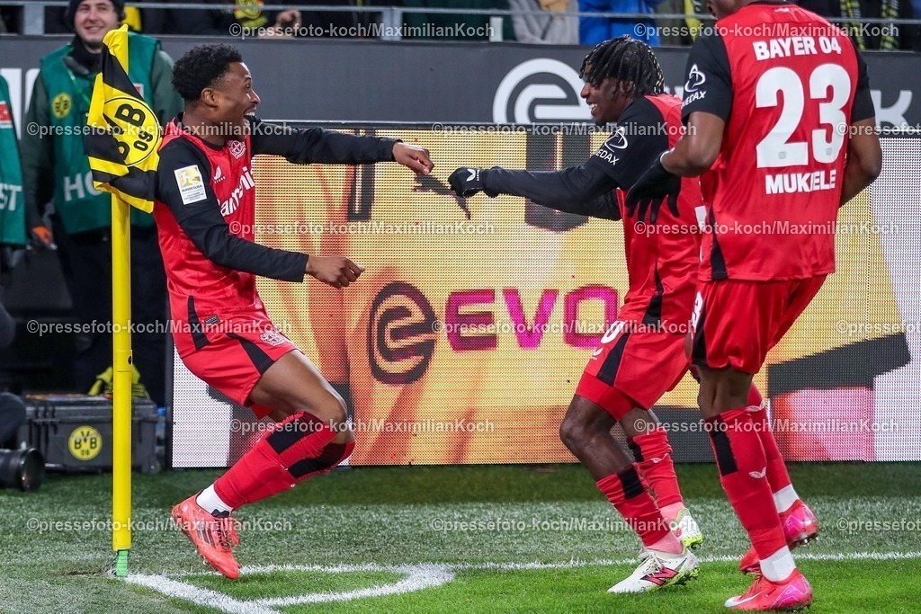 BVB10012501033 | 10.01.2025, Fußball, Borussia Dortmund - Bayer 04 Leverkusen, 1. Fußball Bundesliga, 16. Spieltag, Signal Iduna Park, Saison 2024 2025: Torjubel nach dem Treffer zum 1:0 durch Nathan Tella (Bayer04 Leverkusen #19) Tanzend zusammen mit Jeremie Frimpong (Bayer04 Leverkusen #30)DFB regulations prohibit any use of photographs as image sequences and or quasi-video.