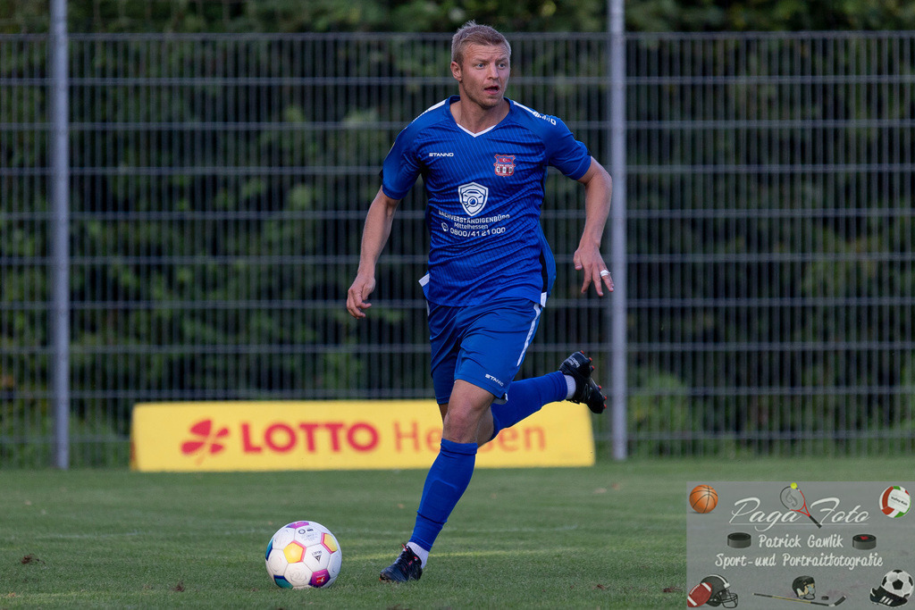 Hessenliga: Türk Gücü Friedberg - FC Eddersheim, 09.08.2024 | Maik Vetter (Türk Gücü Friedberg #18) am Ball, Freisteller, Portrait / Porträt, Türk Gücü Friedberg - FC Eddersheim, Friedberg, Städtischer Sportplatz, 9.8.2024 - Realisiert mit Pictrs.com