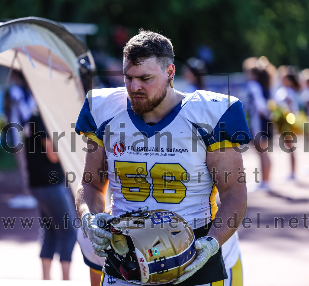 2022-05-14_029_Erding_Bulls_gegen_Munich_Cowboys_2 | Erding, Deutschland, 14.05.2022:
Fußball, Regionalliga 2022, 3. Spieltag, Erding Bulls gegen Munich Cowboys 2, Endergebnis: 20:30

Matthäus Mederer (Erding Bulls, #56)

Foto: Christian Riedel / fotografie-riedel.net