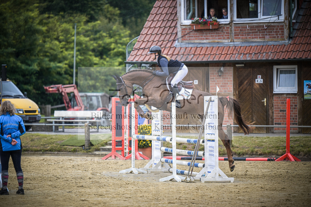 DOS_3159 | Entdecke hochwertige Reitturnierfotos von Foto Oger. Professionell, emotional und authentisch – jetzt Lieblingsmomente im Shop bestellen.Deutschlandweite Turnierfotografie. - Realisiert mit Pictrs.com