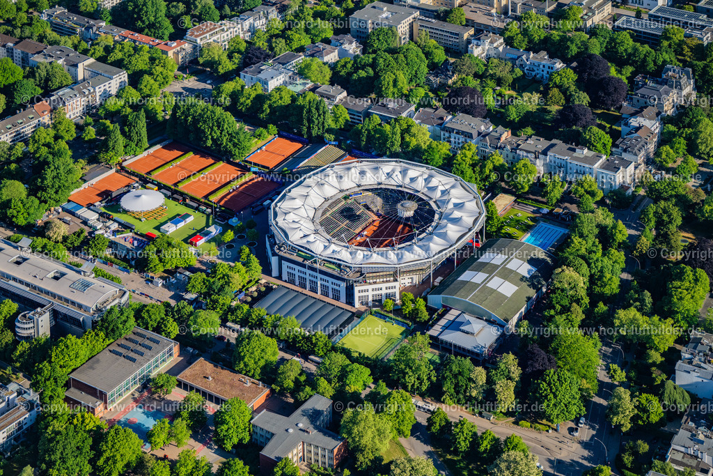 Hamburg_Rothenbaum_Tennis_Stadion_Rothenbaum_ELS_1140240525 | HAMBURG 24.05.2025 Tennisarena am Rothenbaum in Hamburg. Das ATP-Turnier von Hamburg (offiziell International German Open) ist ein deutsches Herren-Tennisturnier, das jährlich am Hamburger Rothenbaum ausgetragen wird. Der Wettbewerb gehörte zur Masters-Serie der ATP und hieß früher Hamburg Masters, heute ATP World Tour 500. Weiterführende Informationen bei: Alfred Rein Ingenieure GmbH,  Deutscher Tennis Bund e. V.,  ECE Projektmanagement G.m.b.H & Co. KG,  Hamburg sports & entertainment GmbH,  Textil Bau GmbH. // The tennis arena at Rothenbaum in Hamburg. The ATP tournament in Hamburg (official German International Open) is a German men's tennis tournament which is held annually at Hamburg Rothenbaum. Further information at: Alfred Rein Ingenieure GmbH,  Deutscher Tennis Bund e. V.,  ECE Projektmanagement G.m.b.H & Co. KG,  Hamburg sports & entertainment GmbH,  Textil Bau GmbH. Foto: Martin Elsen