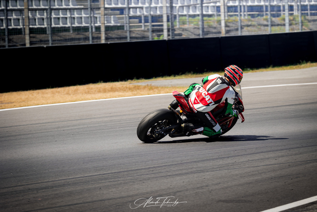 Ducati Trackday Hockenheimring 2026 | Entdecken Sie die faszinierende Welt von Alexander Tschuncky Arts: Kreative Fotografie, atemberaubende Automobilkunst und hochwertiger Bilderdruck. Lassen Sie sich inspirieren! - Realisiert mit Pictrs.com