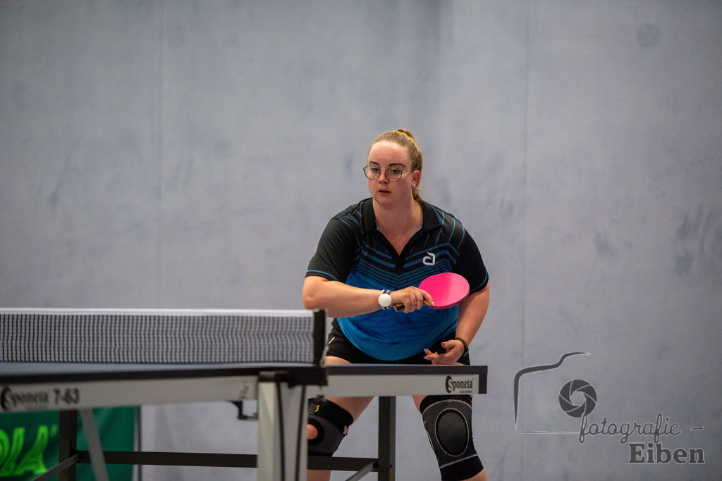 TuS Spohle-VfL Edewecht | Lena Schumacher (TuS Spohle); Frauen Bezirksliga; TuS Spohle (blau)-VfL Edewecht (grün) am 23.09.2024; in Spohle (Sporthalle Wiefelsteder Straße), Photo: Philip Eiben 2024 - Realisiert mit Pictrs.com