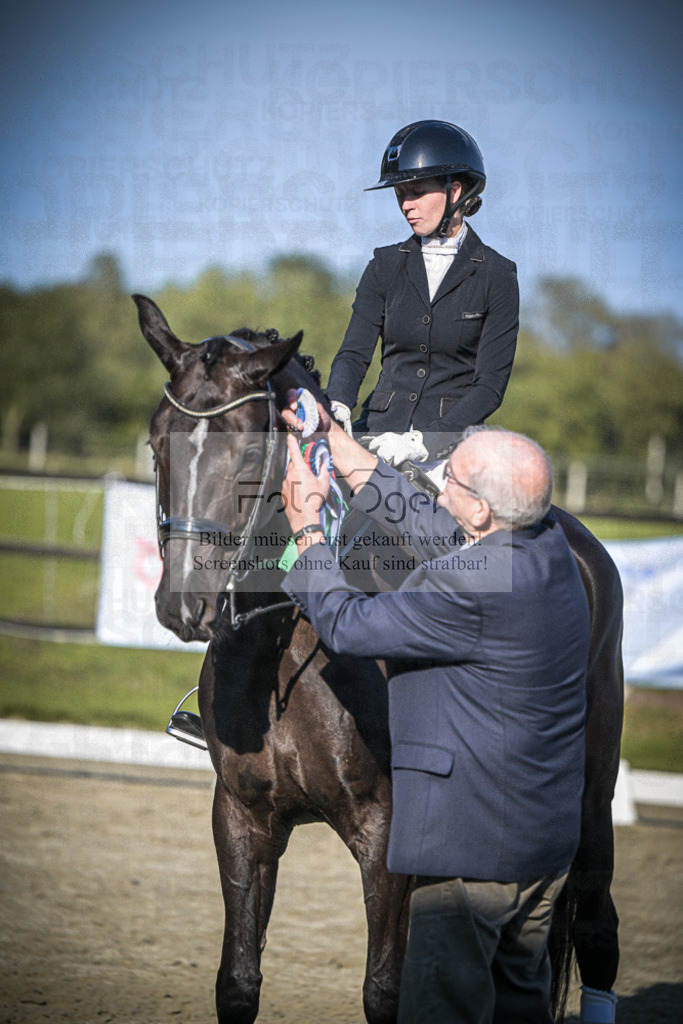 DOS_0032 | Entdecke hochwertige Reitturnierfotos von Foto Oger. Professionell, emotional und authentisch – jetzt Lieblingsmomente im Shop bestellen.Deutschlandweite Turnierfotografie. - Realisiert mit Pictrs.com