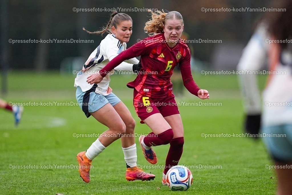 xYDRx02122501043 | 02.11.2025, xydrx, Fußball, Länderspiel, EM-Qualifikation U19-Frauen, Deutschland - Spanien, Sportschule Wedau: Natalia Escot (ESP #20) im Zweikampf gegen Marie Gmeineder (GER #6)DFB regulations prohibit any use of photographs as image sequences and or quasi-video.Photo: xYannisxDreimannxPressefotoKochx