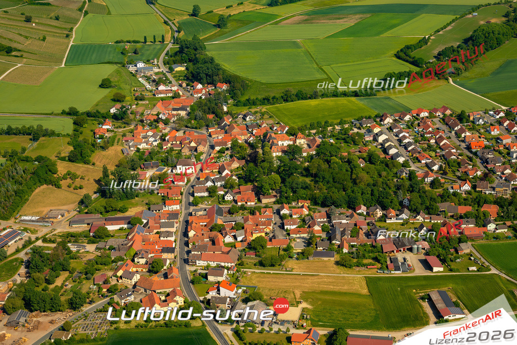Das Luftbild zeigt Oberschwappach Knetzgau - Die Luftaufnahme wurde 2023 vom UL-Flugzeug aus erstellt ( keine Drohne ) - Hochauflösende Luftaufnahme - Für grossformatige Ausdrucke geeignet. Die Geschenkidee !Mit Lizenz und Bildrechte bestellbar