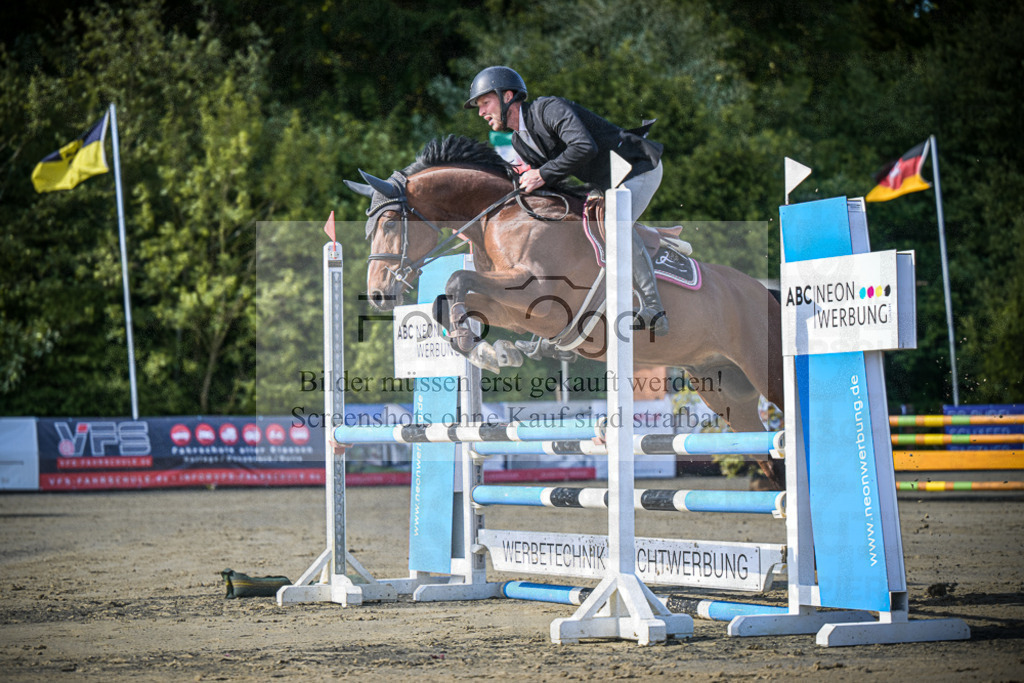 DOS_7493 | Entdecke hochwertige Reitturnierfotos von Foto Oger. Professionell, emotional und authentisch – jetzt Lieblingsmomente im Shop bestellen.Deutschlandweite Turnierfotografie. - Realisiert mit Pictrs.com