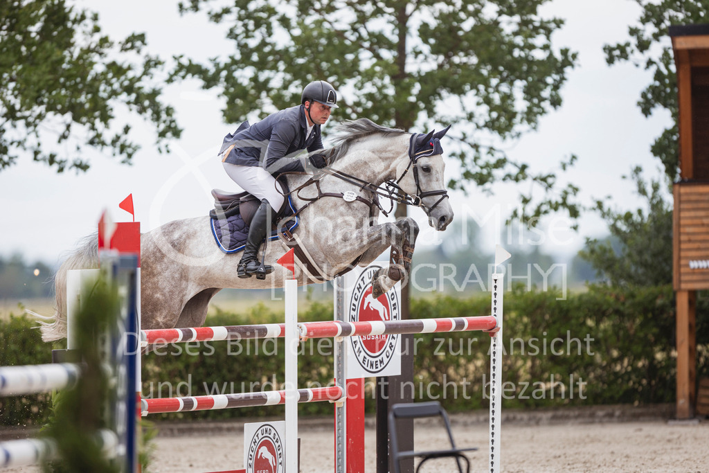 240614_Lemwerder_M2-Springen-478 | Deine schönsten Turniermomente als professionelle Fotos! Entdecke hochwertige Pferdesport-Fotografie im Online-Shop. Jetzt Fotos finden & bestellen!