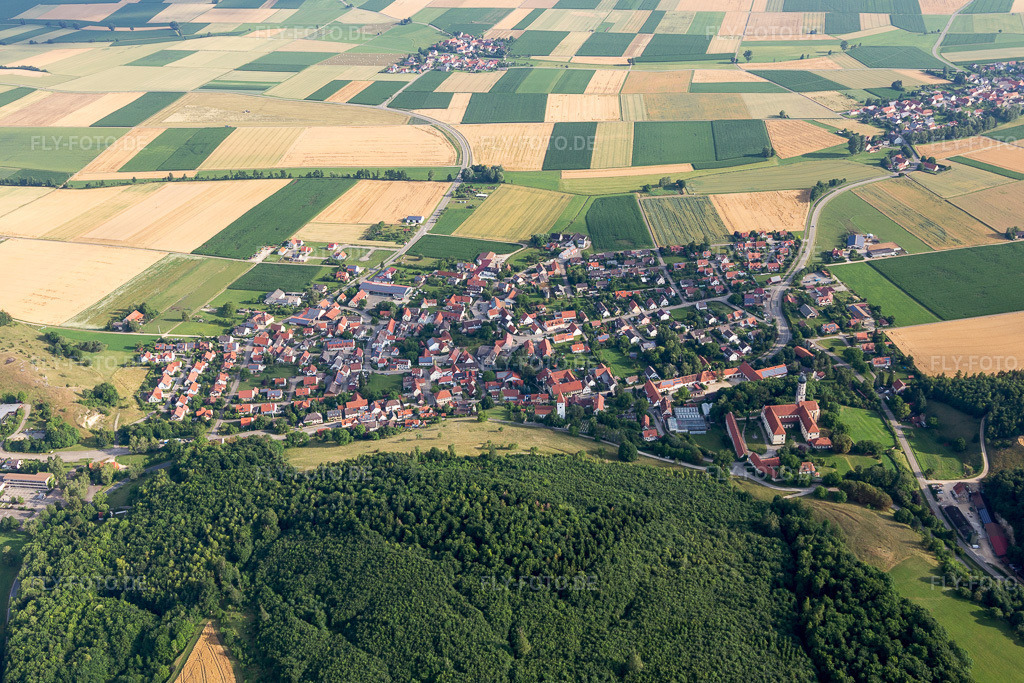 Luftbild: landwirtschaftlichen Feldern und Nutzflächen in Mönchsdeggingen im Bundesland Bayern in Deutschland. Foto: IMG_101649.jpg vom 08.07.2017 durch Werner Riehm/FLY-FOTO.de
