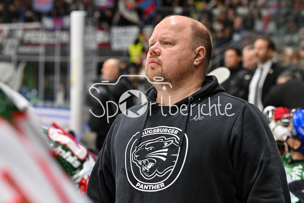 Augsburger Panther - Nürnberg Ice Tigers | AEV Betreuer Marco Nachrichter im Bild / Freisteller / Einzelfoto / DEL: Augsburger Panther - Nuernberg Ice Tigers, Curt Frenzel Stadion am 06.12.2024